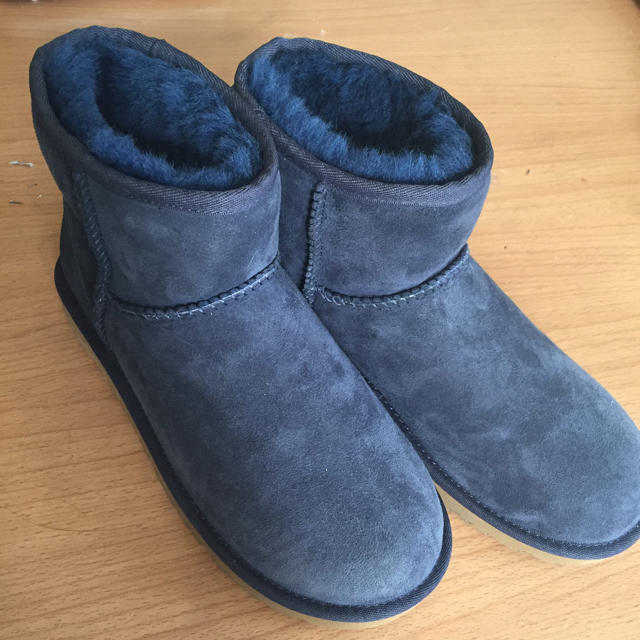 UGG(アグ)のugg ショートブーツ 未使用 キッズ/ベビー/マタニティのキッズ靴/シューズ(15cm~)(ブーツ)の商品写真