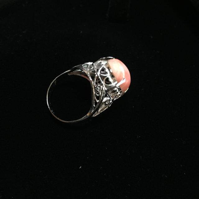 大粒桃色珊瑚シルバーリング レディースのアクセサリー(リング(指輪))の商品写真