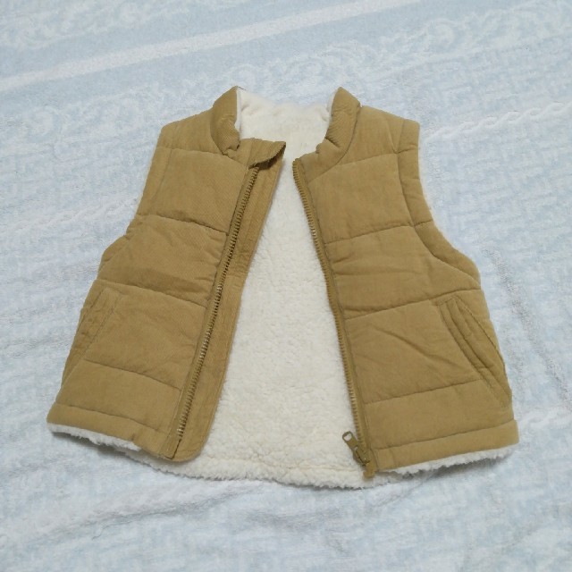 MUJI (無印良品)(ムジルシリョウヒン)の子供用ボアベスト キッズ/ベビー/マタニティのベビー服(~85cm)(ジャケット/コート)の商品写真