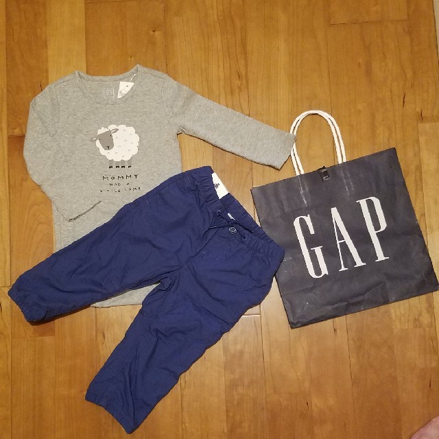 babyGAP(ベビーギャップ)の80 ロンパース&リバーシブルパンツ キッズ/ベビー/マタニティのベビー服(~85cm)(ロンパース)の商品写真