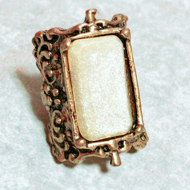 リング ゴールド 洋風 派手 コスプレ 指輪 レディースのアクセサリー(リング(指輪))の商品写真