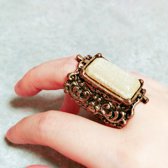 リング ゴールド 洋風 派手 コスプレ 指輪 レディースのアクセサリー(リング(指輪))の商品写真