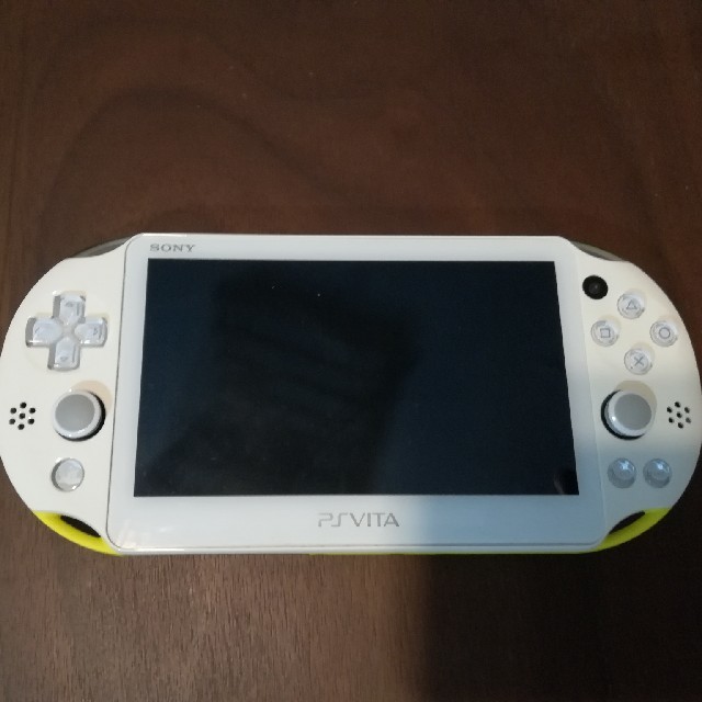 SONY(ソニー)のPlay Station Vita (16GB メモリーカード付き) エンタメ/ホビーのゲームソフト/ゲーム機本体(携帯用ゲーム機本体)の商品写真