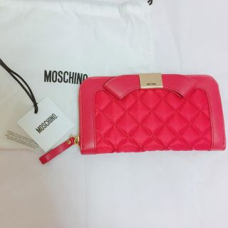 モスキーノ(MOSCHINO)のmoschino キルティングリボン財布 ロゴ 赤 ウォレット ハイブランド(財布)