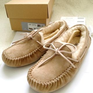 アグ(UGG)の昨年百貨店購入 未使用に近い UGG DAKOTA ダコタ 22センチ(スリッポン/モカシン)