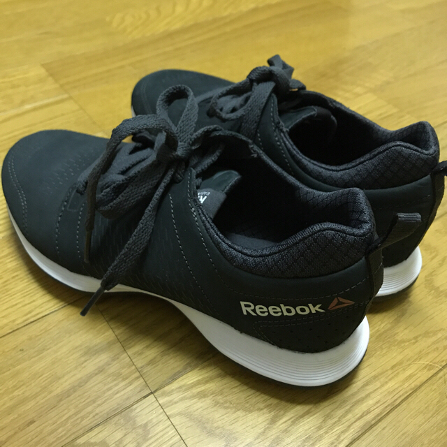 Reebok(リーボック)の2日間のみ使用☆送料込 レディースの靴/シューズ(スニーカー)の商品写真