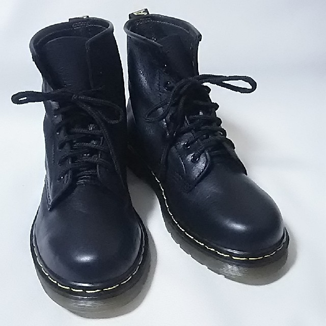 Dr.Martens(ドクターマーチン)の
絶対王道!ドクターマーチン8ホール牛革レザーブーツ人気イングランド製美品黒

 メンズの靴/シューズ(ブーツ)の商品写真