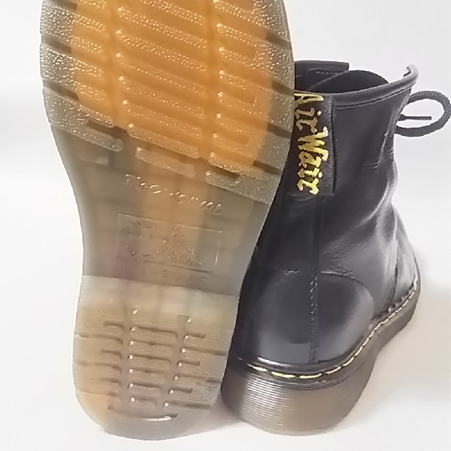 Dr.Martens(ドクターマーチン)の
絶対王道!ドクターマーチン8ホール牛革レザーブーツ人気イングランド製美品黒

 メンズの靴/シューズ(ブーツ)の商品写真