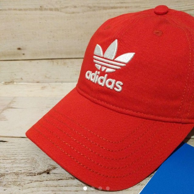 adidas(アディダス)のadidas originals トレフォイル クラシック キャップ レッド メンズの帽子(キャップ)の商品写真