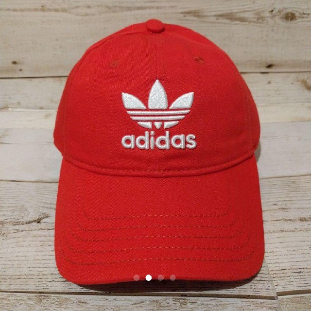 adidas(アディダス)のadidas originals トレフォイル クラシック キャップ レッド メンズの帽子(キャップ)の商品写真