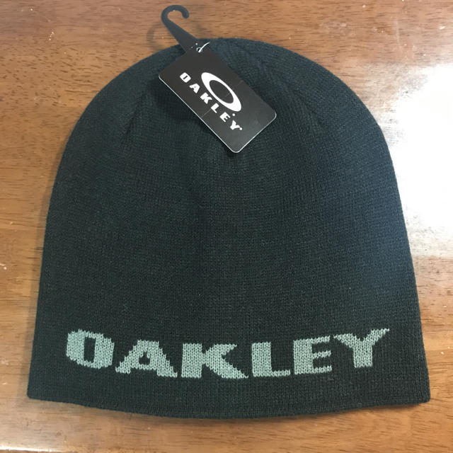 Oakley(オークリー)のOAKLEY ニット帽 メンズの帽子(ニット帽/ビーニー)の商品写真