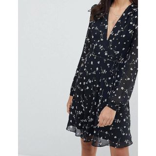 エイソス(asos)の秋ワンピース 黒 (ひざ丈ワンピース)