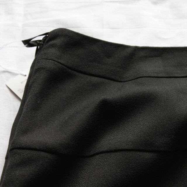 15-10☆新品Ｗ１０８ブラック*切替台形スカート*ベルメゾン*大きいサイズ レディースのスカート(ひざ丈スカート)の商品写真