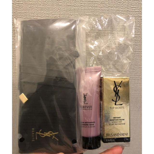 Yves Saint Laurent Beaute(イヴサンローランボーテ)の【みたらし様専用】イヴ・サンローラン ブラシ3本セット コスメ/美容のベースメイク/化粧品(その他)の商品写真