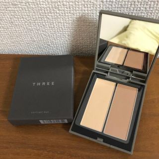 スリー(THREE)のTHREE コントラストデュオ(フェイスパウダー)