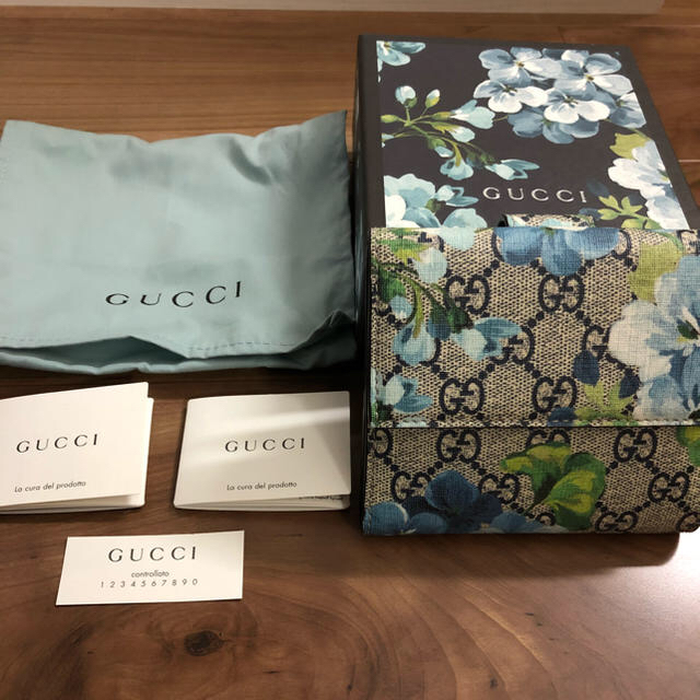 Gucci(グッチ)のGUCCI（グッチ）ブルース二つ折り財布 レディースのファッション小物(財布)の商品写真