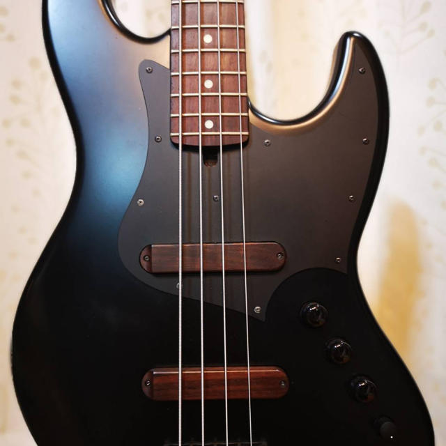 XOTiC Bass XJ-1T 4strings(black)ギグケース付き