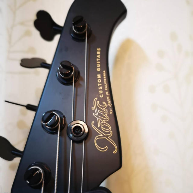 XOTiC Bass XJ-1T 4strings(black)ギグケース付き 楽器のベース(エレキベース)の商品写真