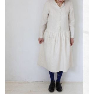 ネストローブ(nest Robe)のatelier naruse  くるみボタンのワンピース(ひざ丈ワンピース)