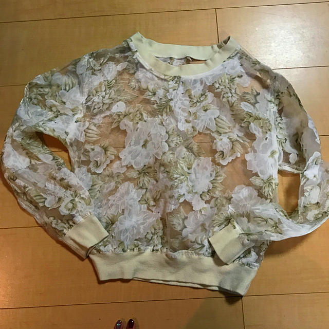 ZARA(ザラ)のオーガンジーフラワートップス レディースのトップス(シャツ/ブラウス(半袖/袖なし))の商品写真