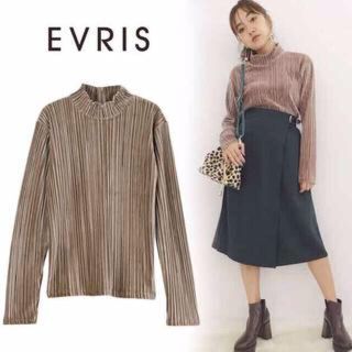 エヴリス(EVRIS)のEVRIS プリーツベロアトップス(カットソー(長袖/七分))