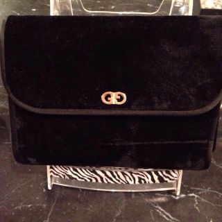 グッチ(Gucci)のGUCCI  ベロアクラッチ 美品(クラッチバッグ)