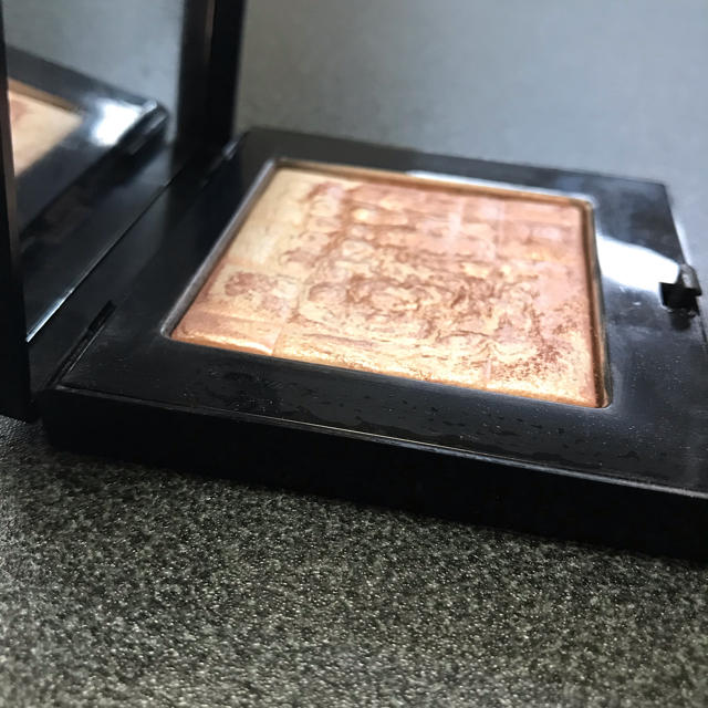 BOBBI BROWN(ボビイブラウン)のBobby Brown ハイライディングパウダー❤ コスメ/美容のベースメイク/化粧品(その他)の商品写真