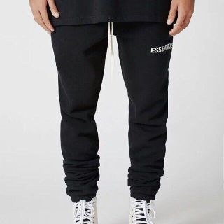 フィアオブゴッド(FEAR OF GOD)の時間限定価格 FOG Essentials Graphic pants 黒 M(その他)