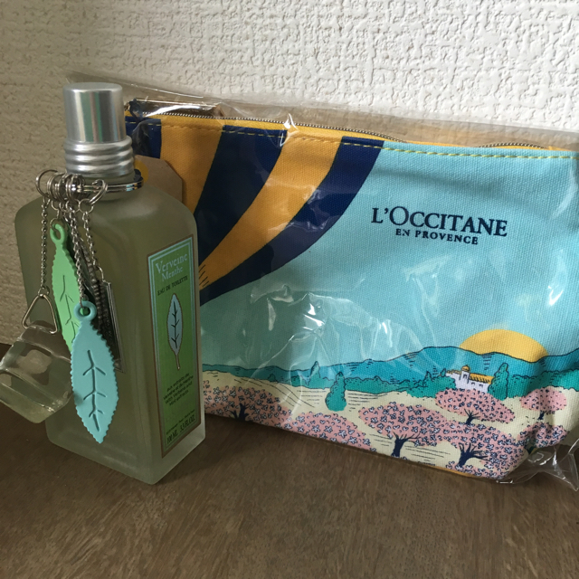 L'OCCITANE(ロクシタン)の夏季限定品ロクシタンミントヴァーベナオードトワレ ポーチ チャーム付き コスメ/美容の香水(ユニセックス)の商品写真