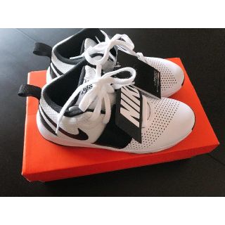 ナイキ(NIKE)の新品未使用◆NIKE(ナイキ) TEAM HUSTLE D8 GS/23.5cm(スニーカー)