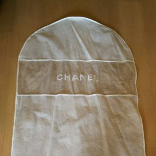 シャネル(CHANEL)の美品❗️ Chanel シャネル 不織布 ハンガーカバー 白ジャケットワンピース(押し入れ収納/ハンガー)