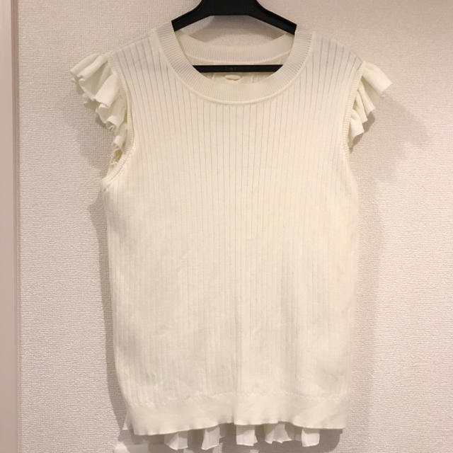 Couture Brooch(クチュールブローチ)のニットトップス  ホワイト Couture brooch レディースのトップス(Tシャツ(半袖/袖なし))の商品写真