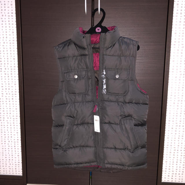 GAP(ギャップ)の新品タグ付  GAP  リバーシブル ベスト キッズ/ベビー/マタニティのキッズ服男の子用(90cm~)(ジャケット/上着)の商品写真