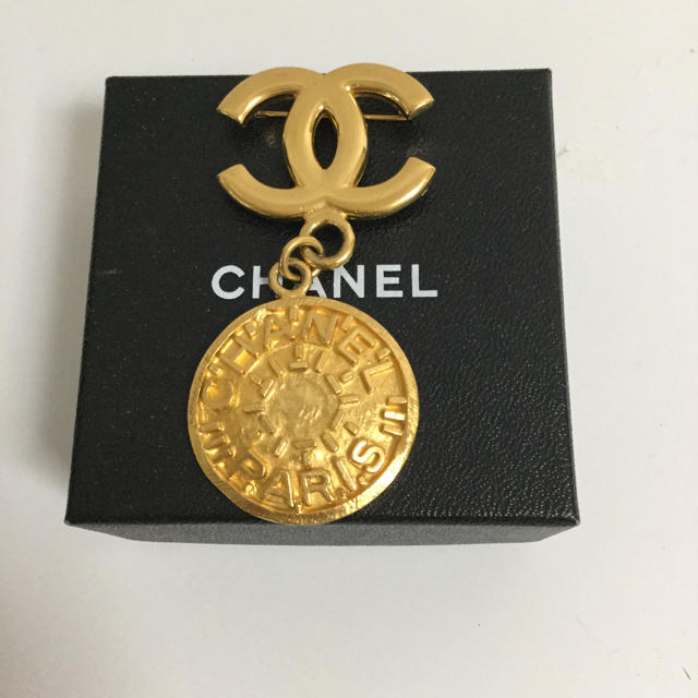 CHANEL(シャネル)の　  【CHANEL 】ヴィンテージロゴブローチ96P✨美品‼️ レディースのアクセサリー(ブローチ/コサージュ)の商品写真