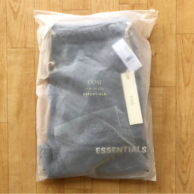 FEAR OF GOD(フィアオブゴッド)の本日まで価格 FOG Essentials Graphic pants 灰 M メンズのパンツ(その他)の商品写真