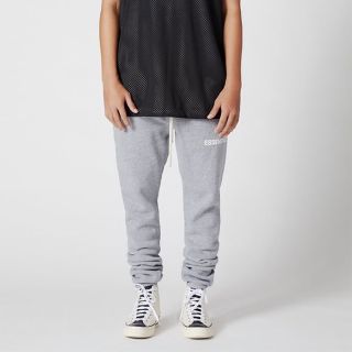 フィアオブゴッド(FEAR OF GOD)の本日まで価格 FOG Essentials Graphic pants 灰 M(その他)