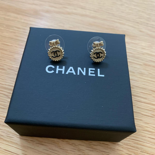 CHANEL リボンピアス