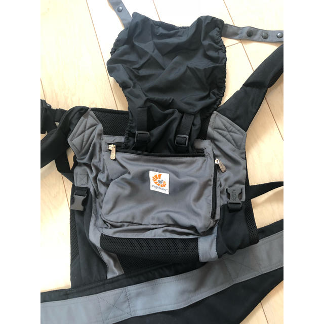 Ergobaby(エルゴベビー)の【美品】エルゴベビー 抱っこ紐 キッズ/ベビー/マタニティの外出/移動用品(抱っこひも/おんぶひも)の商品写真