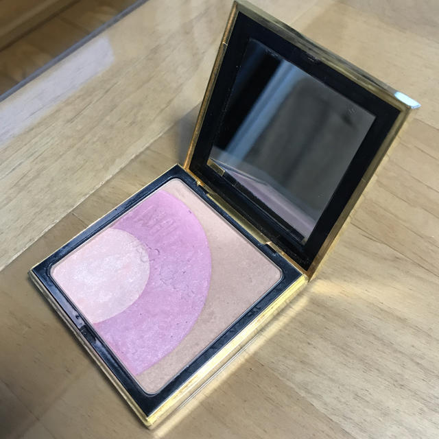 Yves Saint Laurent Beaute(イヴサンローランボーテ)のフェイスカラー コスメ/美容のベースメイク/化粧品(フェイスカラー)の商品写真