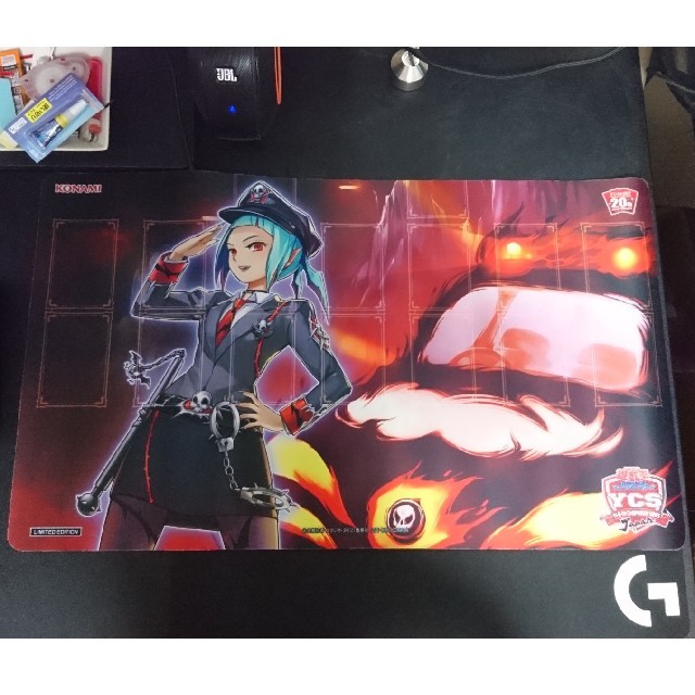 遊戯王(ユウギオウ)のYCSJ 大会限定 魔界の警邏課デスポリス 枠あり プレイマット 遊戯王 エンタメ/ホビーのトレーディングカード(カードサプライ/アクセサリ)の商品写真