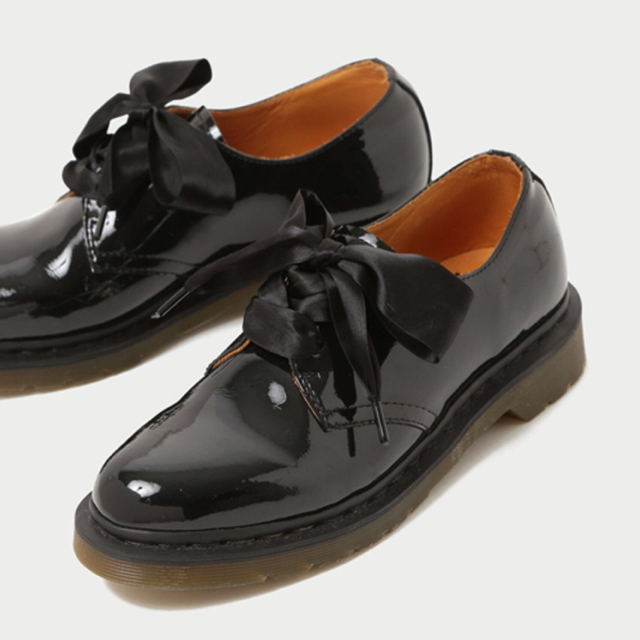 Dr.Martens(ドクターマーチン)のDr.Martens×Ray BEAMS 別注 パテント 3eye 3ホール レディースの靴/シューズ(ローファー/革靴)の商品写真