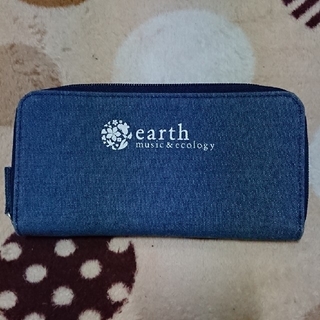 アースミュージックアンドエコロジー(earth music & ecology)の【アース ミュージック＆エコロジー】長財布(財布)