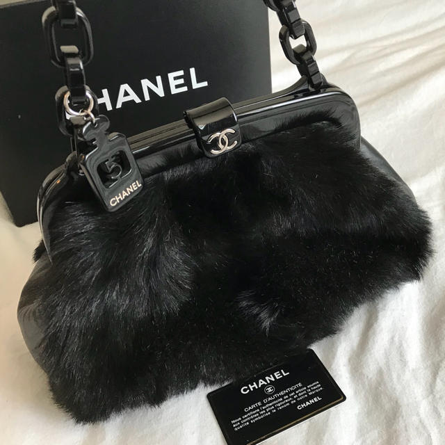 CHANEL(シャネル)のemurin様専用です♡CHANEL シャネル リアルファー がま口バッグ  レディースのバッグ(ショルダーバッグ)の商品写真