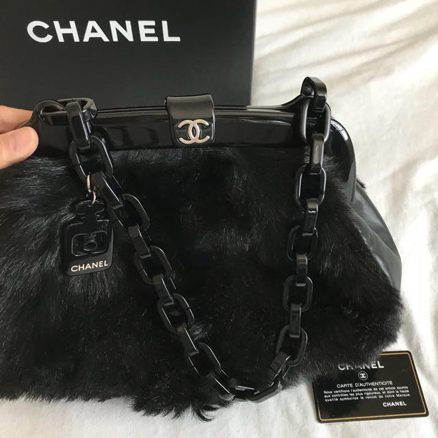 CHANEL(シャネル)のemurin様専用です♡CHANEL シャネル リアルファー がま口バッグ  レディースのバッグ(ショルダーバッグ)の商品写真