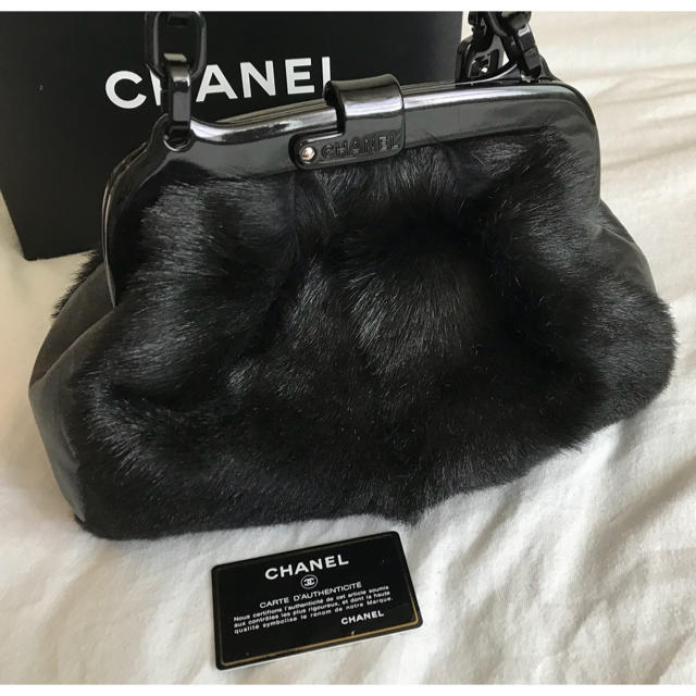 CHANEL(シャネル)のemurin様専用です♡CHANEL シャネル リアルファー がま口バッグ  レディースのバッグ(ショルダーバッグ)の商品写真