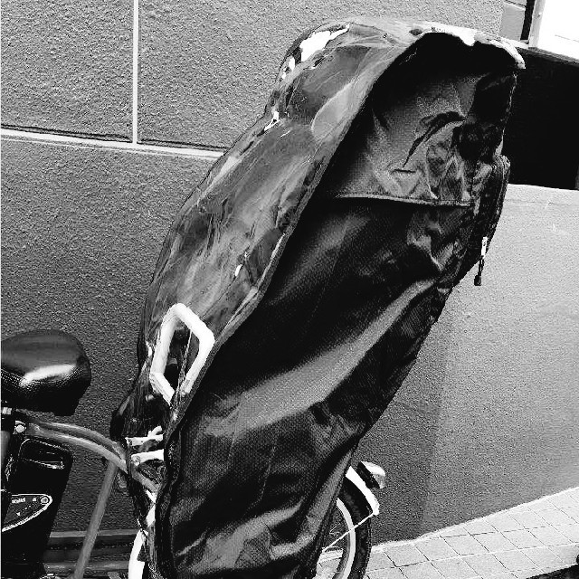 後ろ用　黒　送料無料　子供載せ自転車レインカバー キッズ/ベビー/マタニティの外出/移動用品(自転車)の商品写真