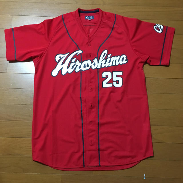 広島東洋カープ(ヒロシマトウヨウカープ)のプロ野球セリーグ広島東洋カープユニフォーム赤ヘル25新井貴浩優勝引退L阪神タイガ スポーツ/アウトドアの野球(応援グッズ)の商品写真