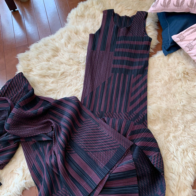 PLEATS PLEASE ISSEY MIYAKE(プリーツプリーズイッセイミヤケ)の専用 イッセイミヤケ プリーツプリーズ シックな大人ワンピ 美品 レディースのワンピース(ロングワンピース/マキシワンピース)の商品写真