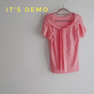 イッツデモ(ITS'DEMO)の☆新品、未使用！☆It's demo  ピンク Tシャツ 襟からリボン(シャツ/ブラウス(半袖/袖なし))