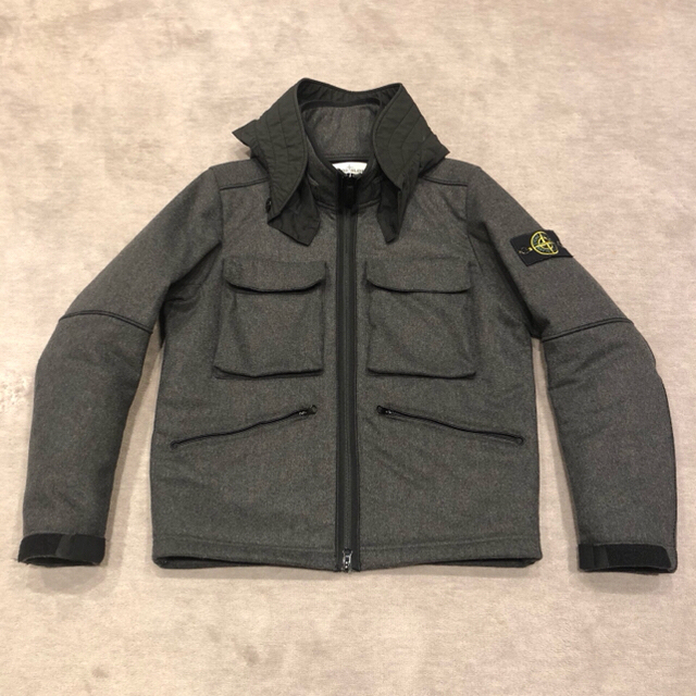 STONE ISLAND(ストーンアイランド)の定価12万円 アイランド STONE ISLAND ショートブルゾン メンズのジャケット/アウター(ダウンジャケット)の商品写真